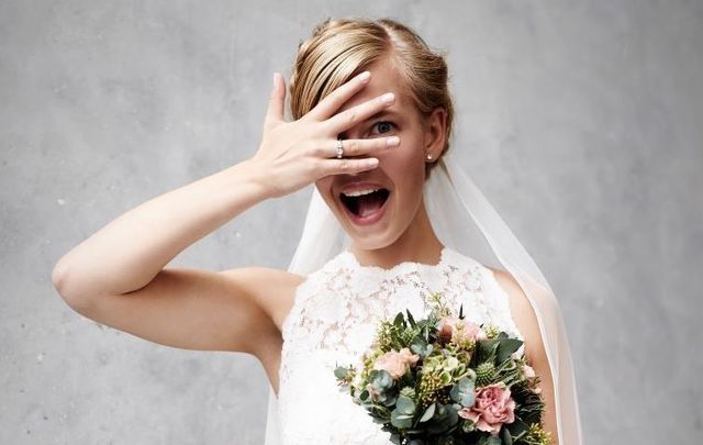 Newlyweds Melanie Joughalian and Lachlan Porteous got an adorable photobomb during their Irish wedding photo shoot.