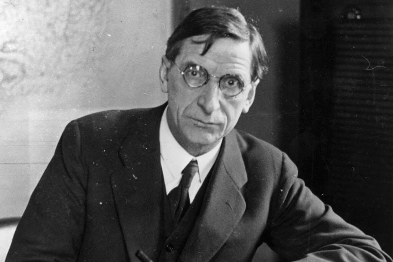 De Valera arrives in US as a hero but splits Irish America