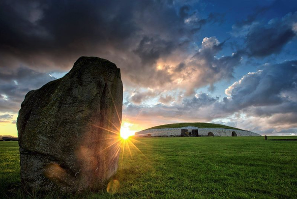 The tomb of Newgrange in the Boyne Velley.