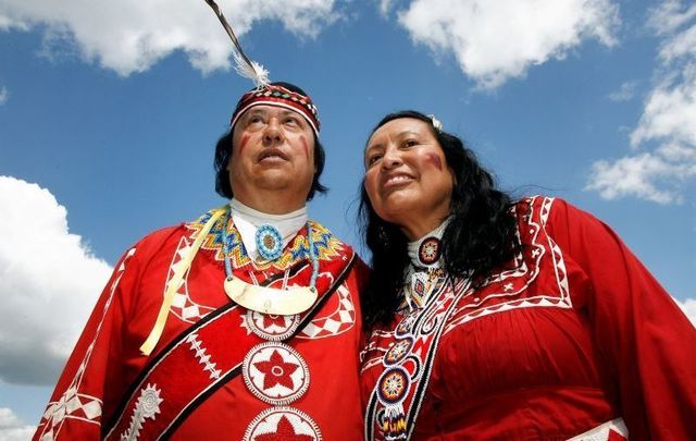 Choctaw Native Americans Gary and Dr. Janie Whitedeer visit with students at Gaelscoil Cholmcille in Santry to discuss their history and the Choctaw link with Ireland when their generosity in providing humanitarian relief during the Irish Potato Famine came decades before the red cross was created. (May 2007).