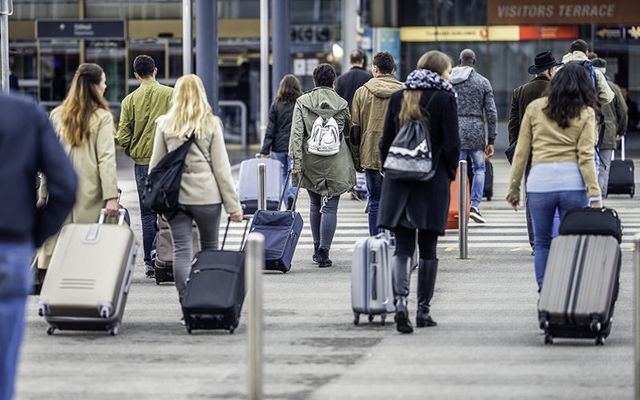 US Brace For The Next Wave Of Irish Emigrants Post COVID   Cropped MI Aiport Travel Immigration Suitcases Getty 