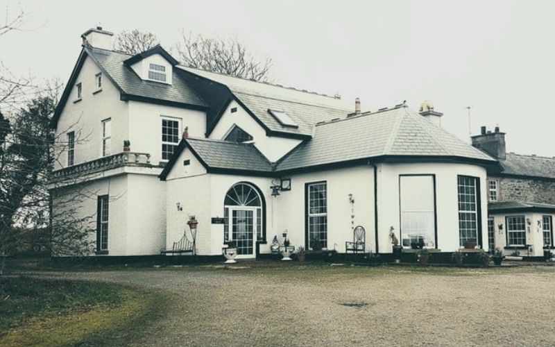 The chilling story behind one of Ireland's most haunted houses