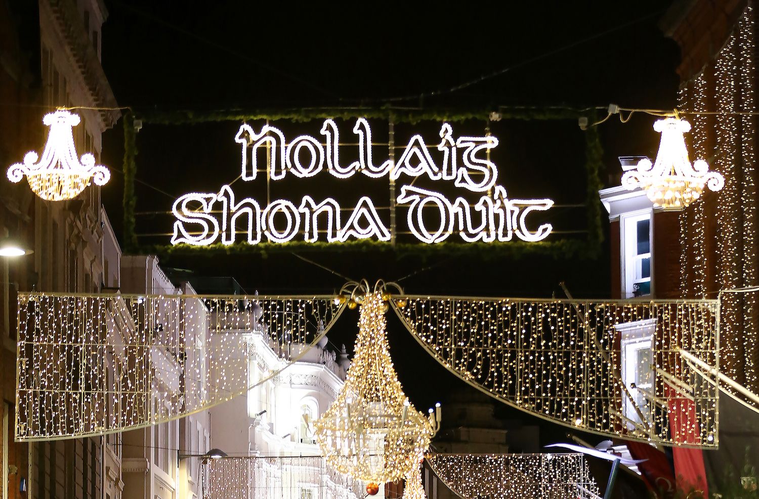 Learn how to say "Happy Christmas" in Irish!