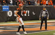 Cincinnati Bengals wide receiver Trenton Irwin hangs on for a tough 23-yard  grab downfield