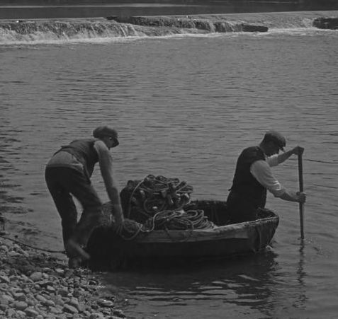 WATCH: The amazing handiwork of Irish men making a fishing boat in 1931