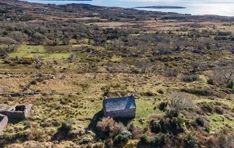 Derelict cottage in the "middle of nowhere" causes anger amongst Irish house hunters