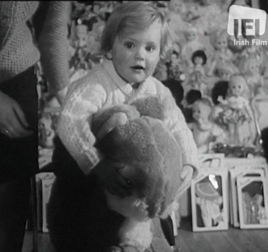 WATCH: A Christmas shopping sneak peek in 1963 Dublin