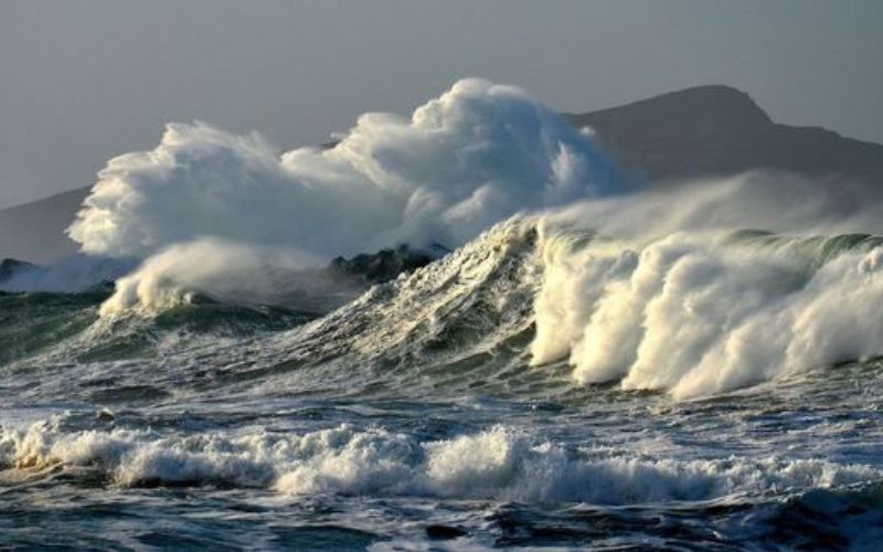 Storm Gerrit hits Ireland overnight, travel warnings still in place