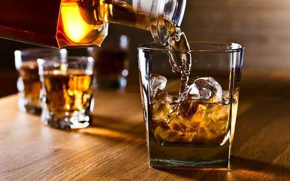 https://www.irishcentral.com/uploads/article-v2/2023/5/157901/resized_cropped_whiskey-ice-GettyImages-533957701.jpg?t=1683457290