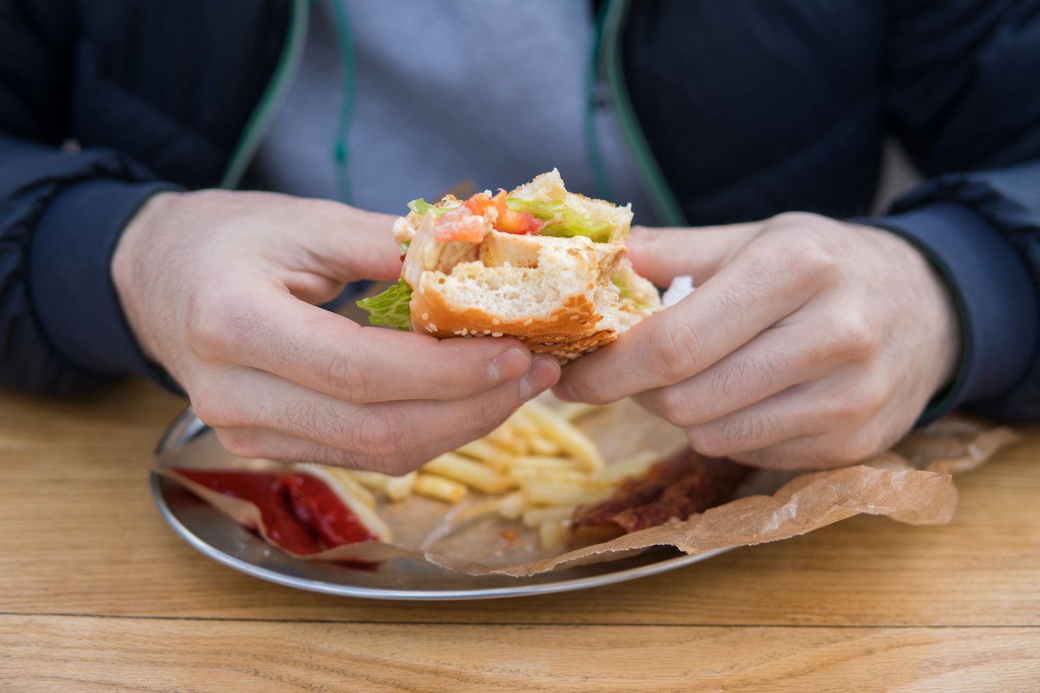 Chicken_fillet_sandwich_eating_via_Getty