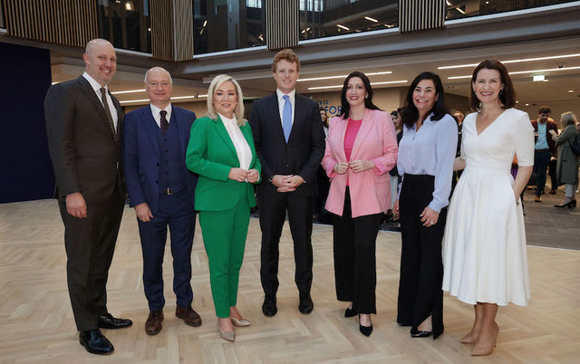 (L-R): US Consul General James Applegate; Ulster University Vice Chancellor Professor Paul Bartholomew; First Minister Michelle O’Neill MLA; US Special Envoy to Northern Ireland for Economic Affairs, Joe Kennedy III; Deputy First Minister Emma Little-Pengelly MLA; Executive Director of Connect to Success Kim Sawyer; Ulster University Provost Professor Cathy Gormley-Heenan. 