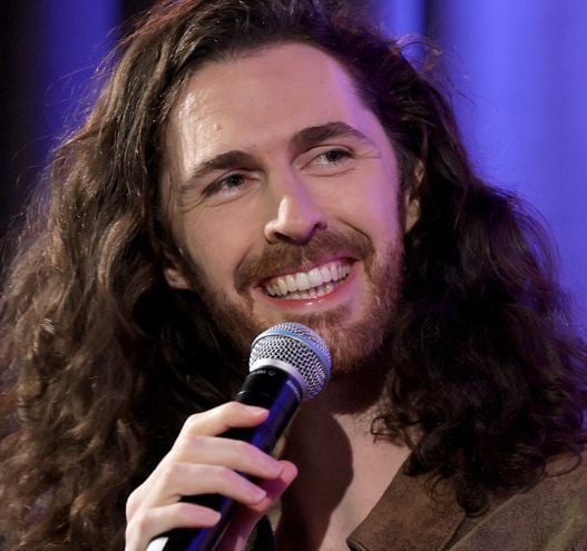 WATCH: Hozier brings Irish Christmas magic to “SNL” finale