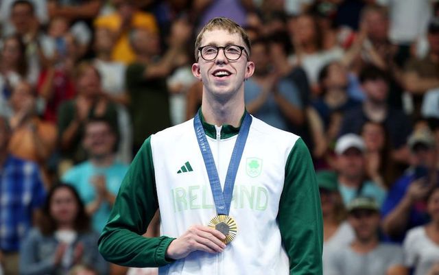 Gold Medalist Daniel Wiffenposes on the podium during the swimming medal ceremony after the Men\'s 800m Freestyle Final on day four of the Olympic Games Paris 2024 at Paris La Defense Arena on July 30 in Nanterre, France. 