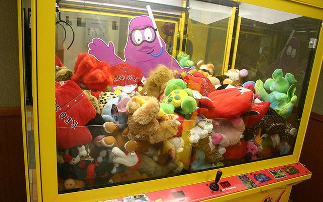 arcade game claw stuffed animals