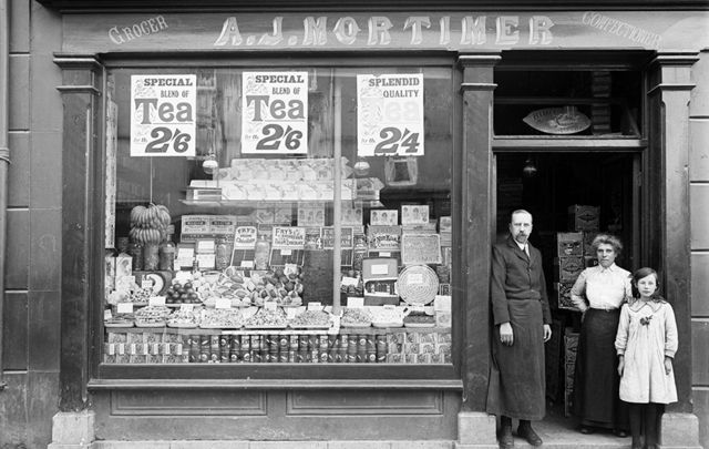 Mortimer’s shop in Waterford, captured in 1916, taken from the NLI’s Poole Collection.