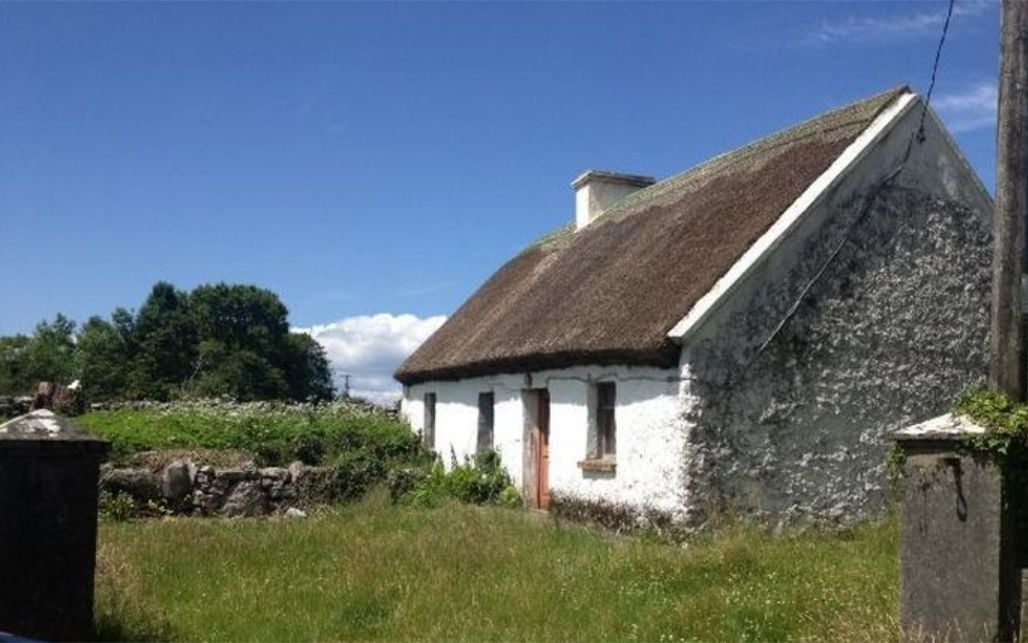 thatched-cottage-for-sale-in-ireland-for-just-58k-irishcentral