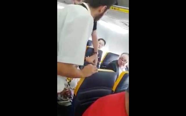 Ryanair Refuses To Remove Racist Passenger Screaming At Black Woman ...