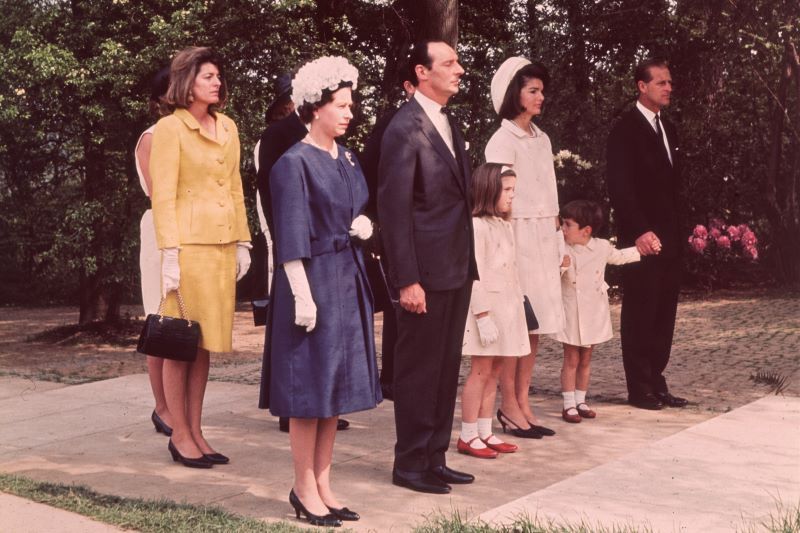 Queen Elizabeth Honored JFK At His UK Memorial   Queen Elizabeth Jackie Kennedy Jfk Runnymede Memorial Getty 