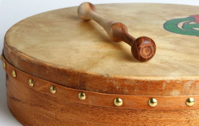 Una guida al tamburo bodhrán irlandeseUna guida al tamburo bodhrán irlandese  