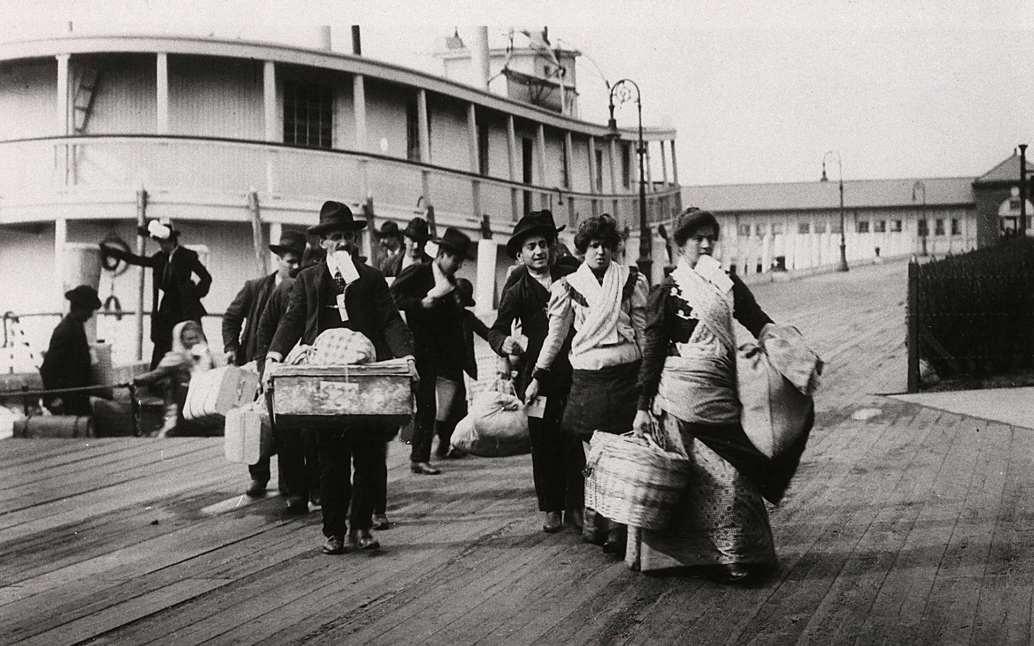 Irish Immigrants Coming To America   Ellis Island Immigrants Getty 