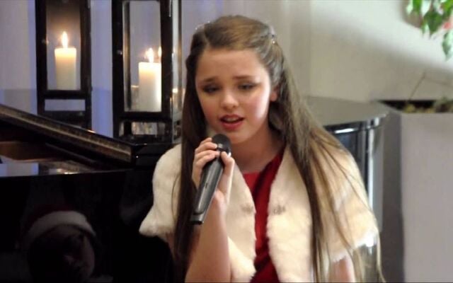 Hannah Roddy sings ‘O Holy Night’ for Aoibheann\'s Pink Tie, a children\'s cancer charity.