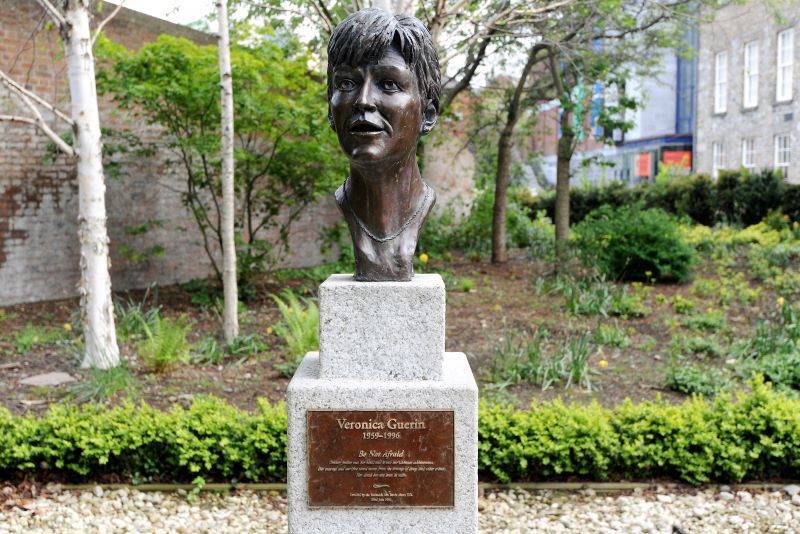 Un mémorial à Veronica Guerin dans les jardins du château de Dublin. (RollingNews.ie)