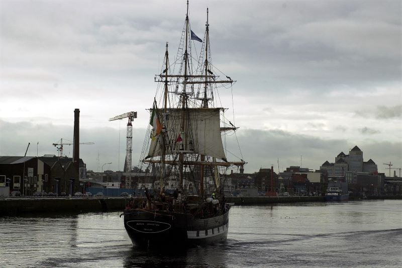 November 2003: The Jeanie Johnston, replica of a 19th Famine Ship, arrives into Dublin Docklands. (RollingNews.ie)