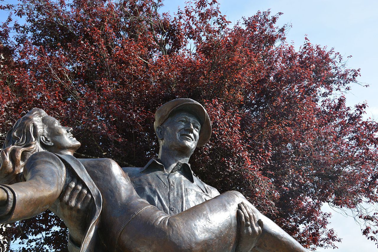 The Quiet Man statue in Cong, Co. Mayo. Photo: Wikimedia Commons