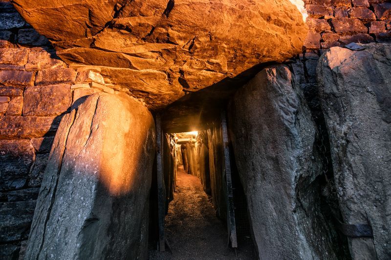 Dentro de Newgrange (Piscina de contenido de Irlanda)'s Content Pool)