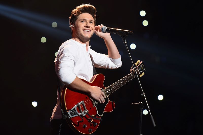 Niall Horan liebt es, Gitarre zu spielen (Getty Images)