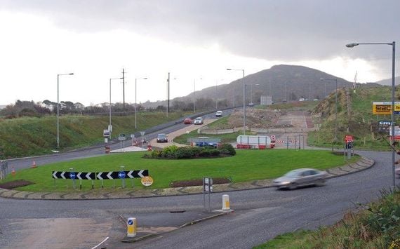  Rond-point de Cloghogue. Photo : Aubrey Dale / Wikimedia Commons