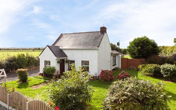 Adorable Rose Cottage for sale in Ireland | IrishCentral.com